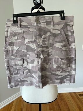 Democracy camouflage ab solution jean skirt size 8 stretch festival concert camo